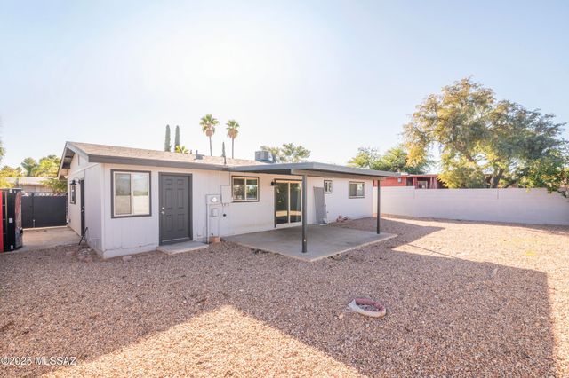 8415 E Calexico Street, Tucson, AZ 85730