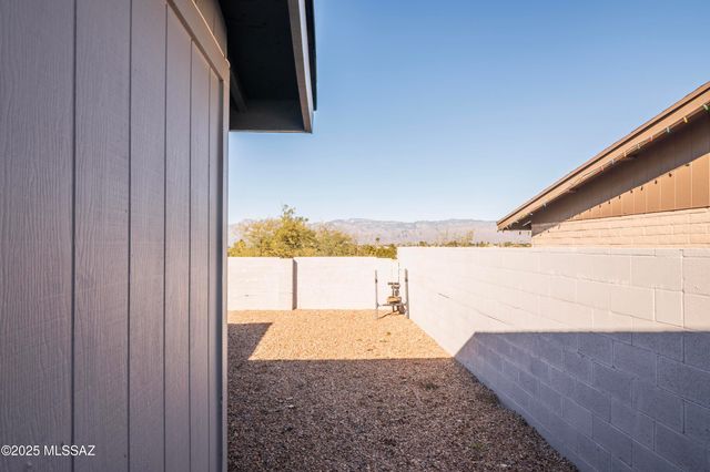 8415 E Calexico Street, Tucson, AZ 85730