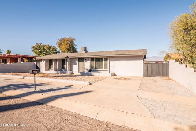 8415 E Calexico Street, Tucson, AZ 85730