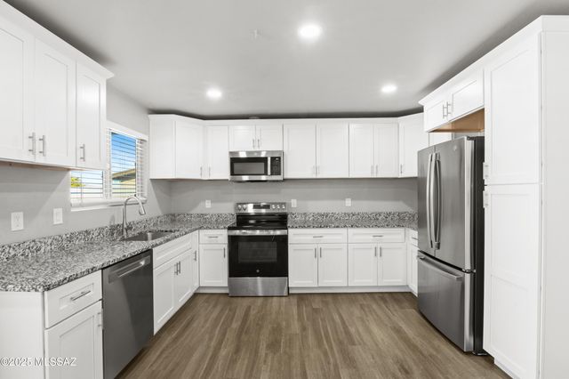 8415 E Calexico Street, Tucson, AZ 85730