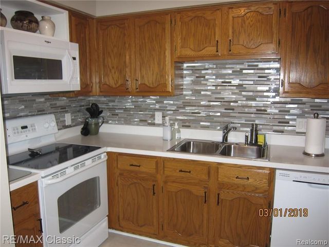 669 Camden Court 194, Rochester Hills, MI 48307