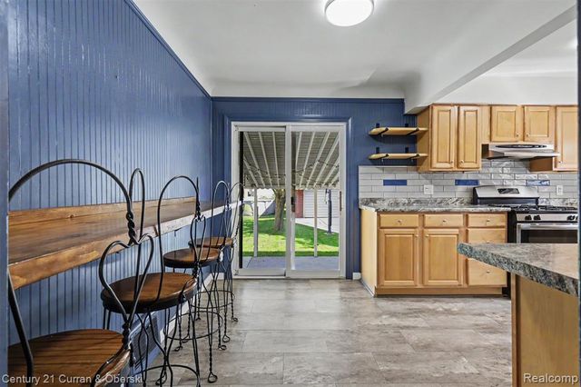 15606 Hanover Avenue, Allen Park, MI 48101