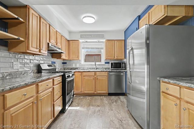 15606 Hanover Avenue, Allen Park, MI 48101