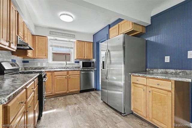 15606 Hanover Avenue, Allen Park, MI 48101