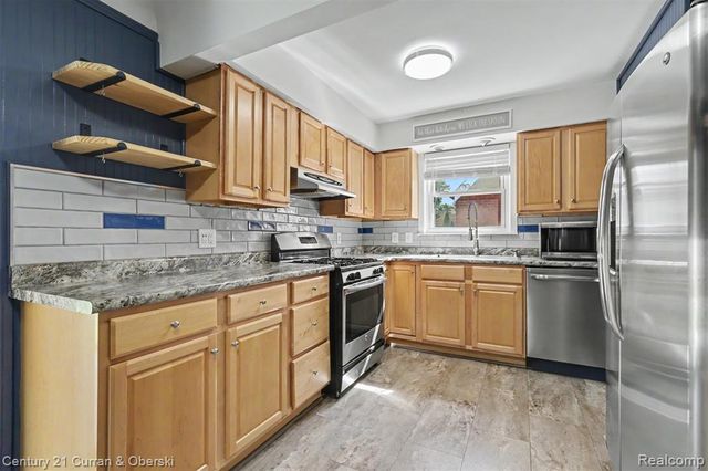 15606 Hanover Avenue, Allen Park, MI 48101