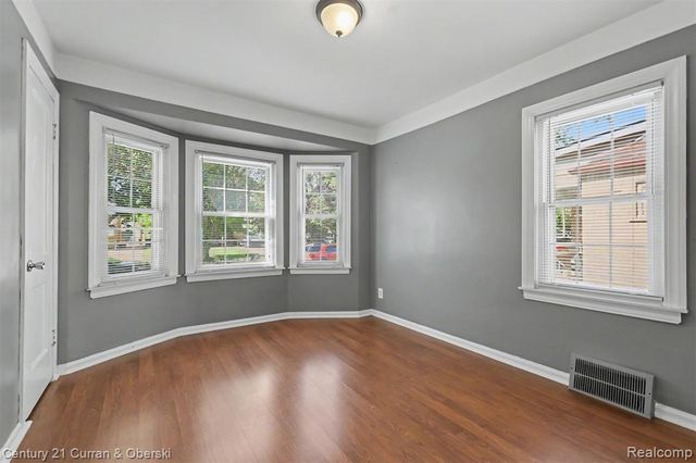 15606 Hanover Avenue, Allen Park, MI 48101