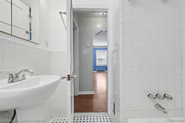 15606 Hanover Avenue, Allen Park, MI 48101