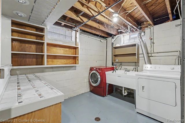 15606 Hanover Avenue, Allen Park, MI 48101