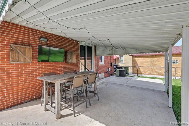 15606 Hanover Avenue, Allen Park, MI 48101