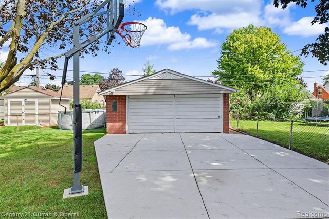 15606 Hanover Avenue, Allen Park, MI 48101