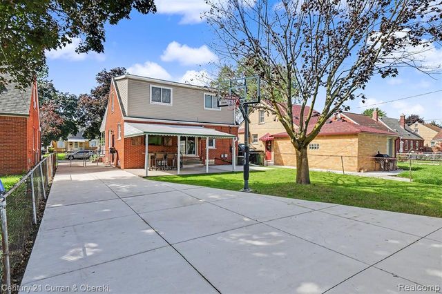 15606 Hanover Avenue, Allen Park, MI 48101