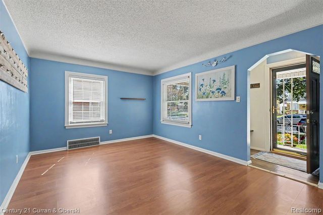 15606 Hanover Avenue, Allen Park, MI 48101