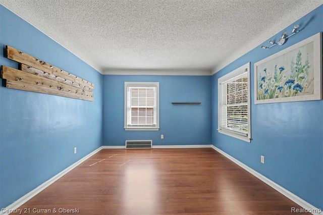 15606 Hanover Avenue, Allen Park, MI 48101