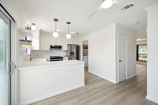 33 Lakewood Lane, Seabrook, TX 77586