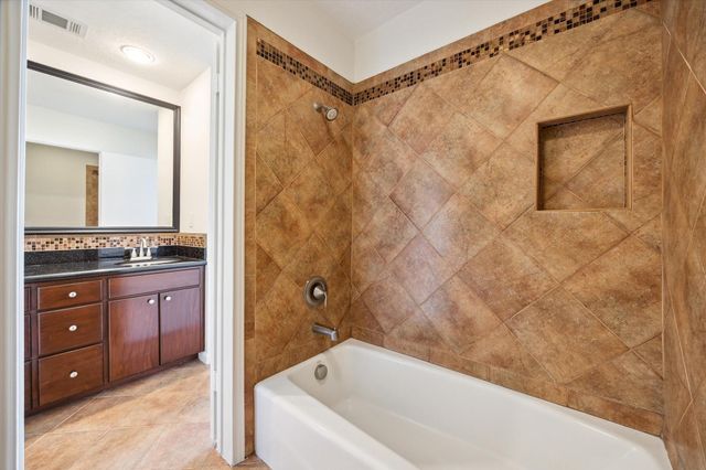 33 Lakewood Lane, Seabrook, TX 77586