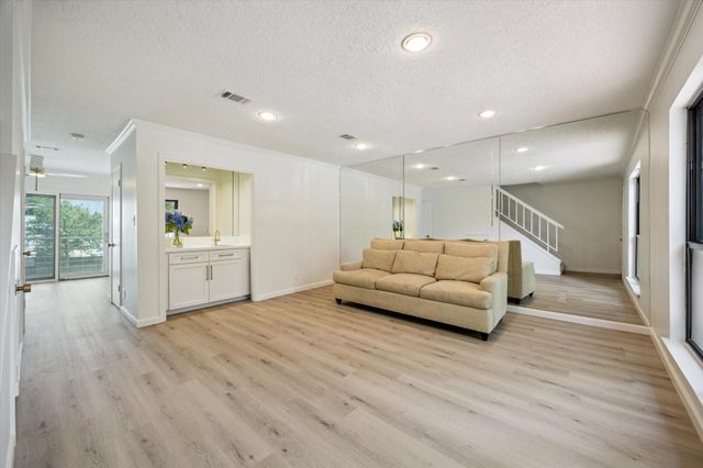 33 Lakewood Lane, Seabrook, TX 77586