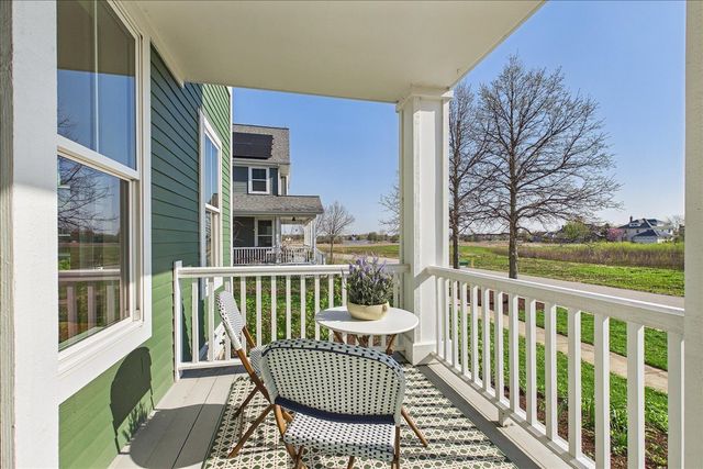 884 Blazing Star Road, Grayslake, IL 60030