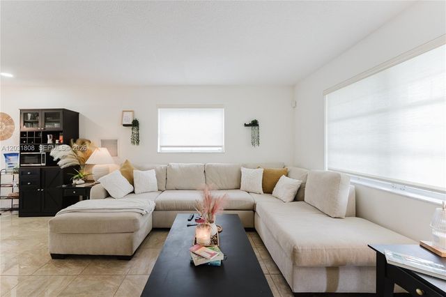 2604 NW 48th St, Tamarac, FL 33309