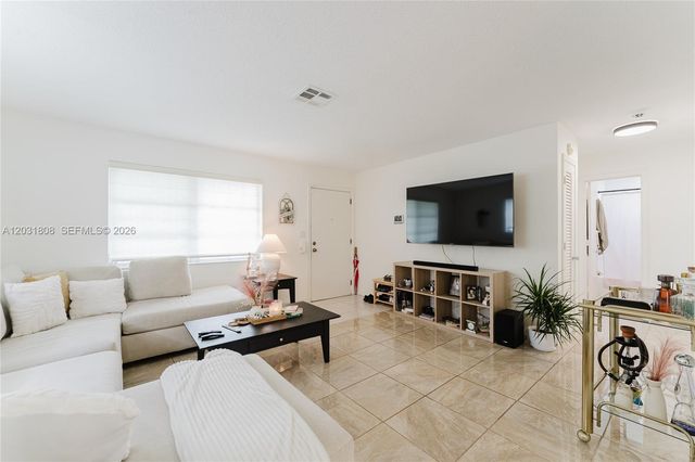 2604 NW 48th St, Tamarac, FL 33309