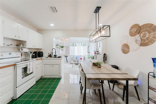 2604 NW 48th St, Tamarac, FL 33309