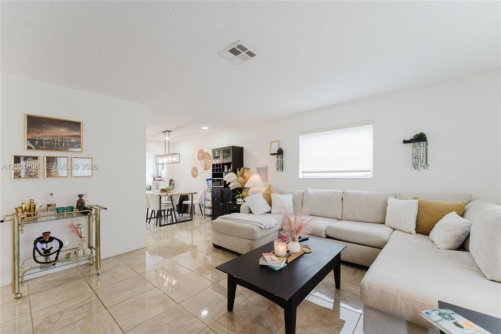 2604 NW 48th St, Tamarac, FL 33309