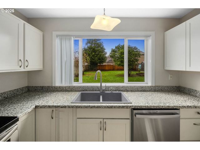 108 Ne WHITNEY St, Camas, WA 98607