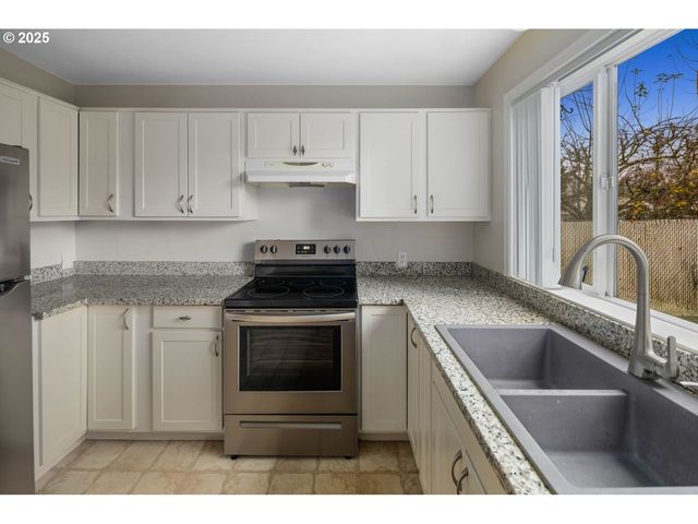 108 Ne WHITNEY St, Camas, WA 98607