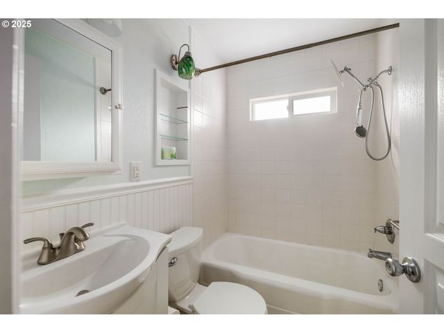 108 Ne WHITNEY St, Camas, WA 98607