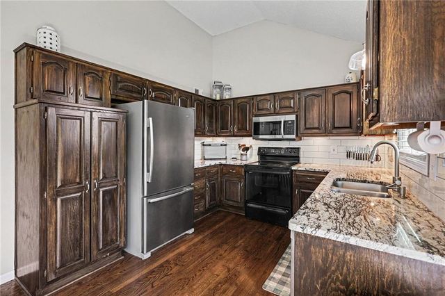 21620 W 53rd Street, Shawnee, KS 66226