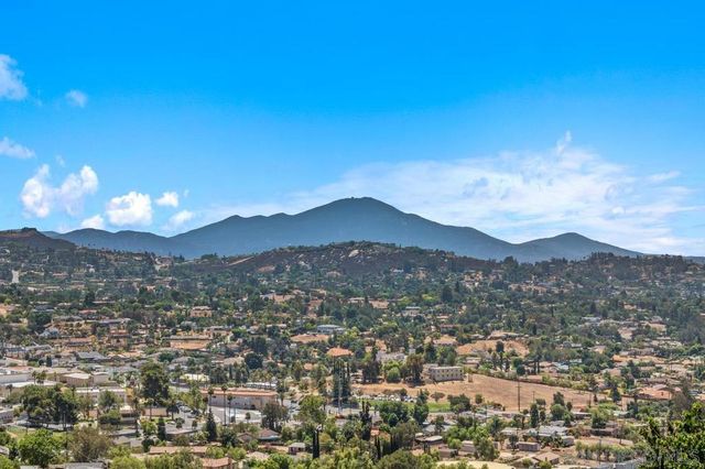 2155 Vista Valley Rim Pl, El Cajon, CA 92019