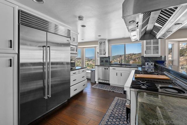 2155 Vista Valley Rim Pl, El Cajon, CA 92019