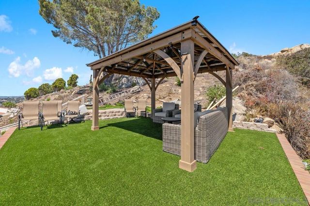 2155 Vista Valley Rim Pl, El Cajon, CA 92019