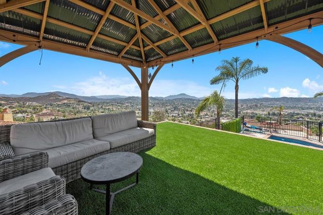 2155 Vista Valley Rim Pl, El Cajon, CA 92019