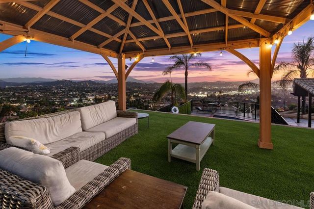 2155 Vista Valley Rim Pl, El Cajon, CA 92019