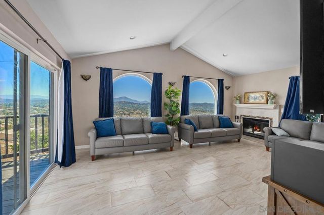 2155 Vista Valley Rim Pl, El Cajon, CA 92019