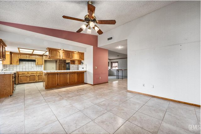 5900 Dorset Drive, Bakersfield, CA 93306