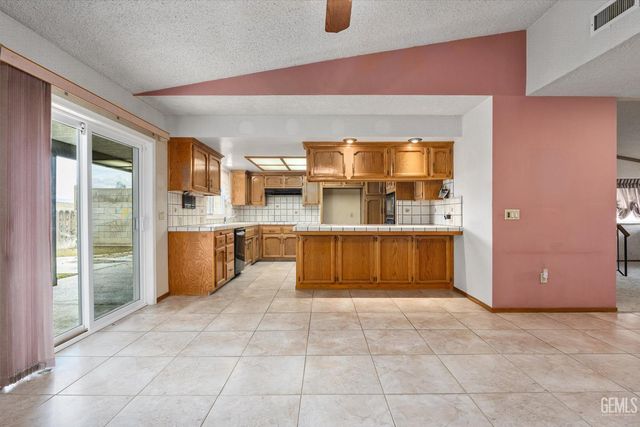 5900 Dorset Drive, Bakersfield, CA 93306