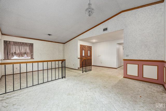 5900 Dorset Drive, Bakersfield, CA 93306