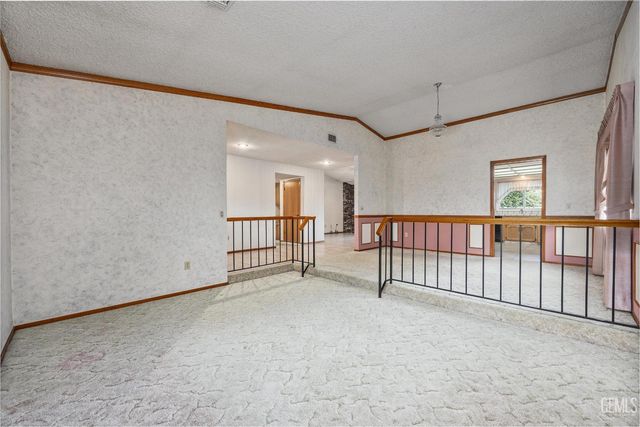 5900 Dorset Drive, Bakersfield, CA 93306