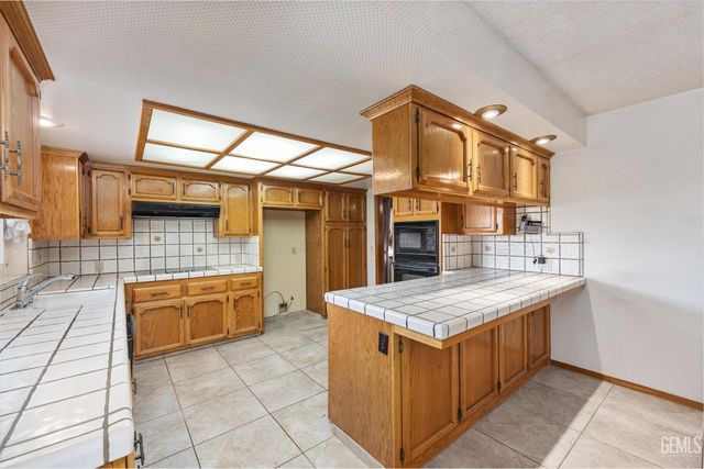 5900 Dorset Drive, Bakersfield, CA 93306