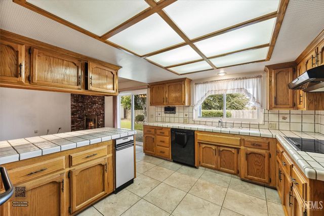 5900 Dorset Drive, Bakersfield, CA 93306