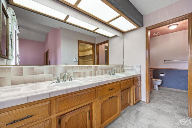 5900 Dorset Drive, Bakersfield, CA 93306