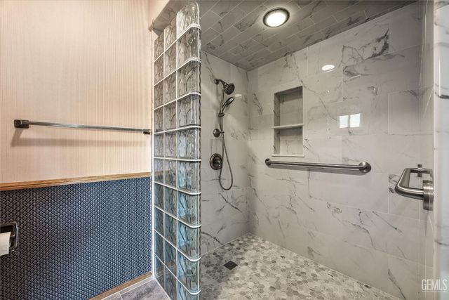 5900 Dorset Drive, Bakersfield, CA 93306