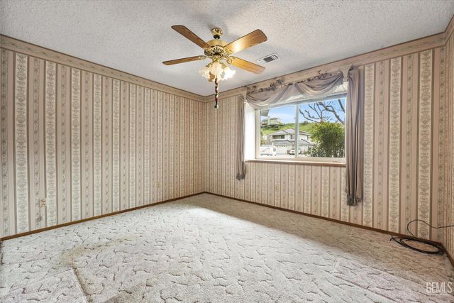 5900 Dorset Drive, Bakersfield, CA 93306