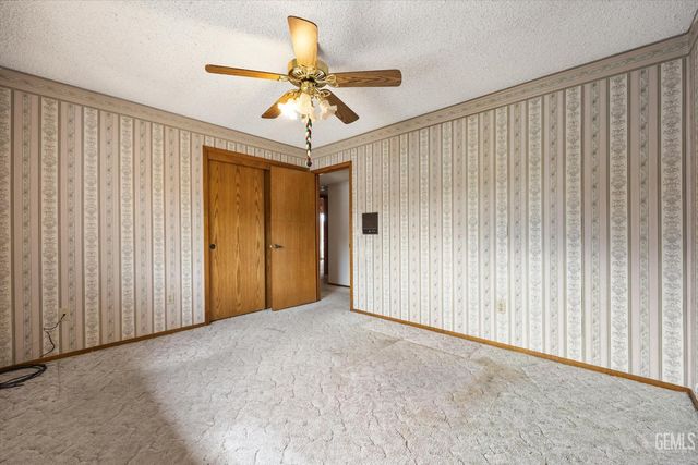 5900 Dorset Drive, Bakersfield, CA 93306