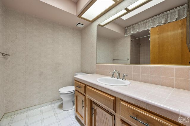 5900 Dorset Drive, Bakersfield, CA 93306