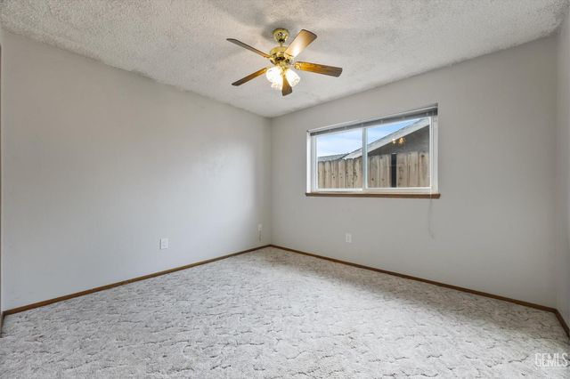 5900 Dorset Drive, Bakersfield, CA 93306