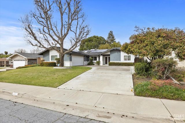 5900 Dorset Drive, Bakersfield, CA 93306