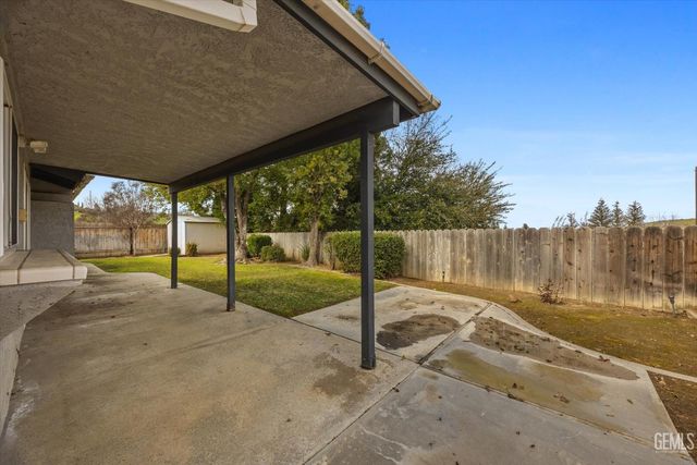 5900 Dorset Drive, Bakersfield, CA 93306