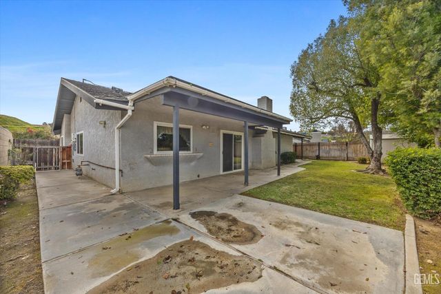 5900 Dorset Drive, Bakersfield, CA 93306